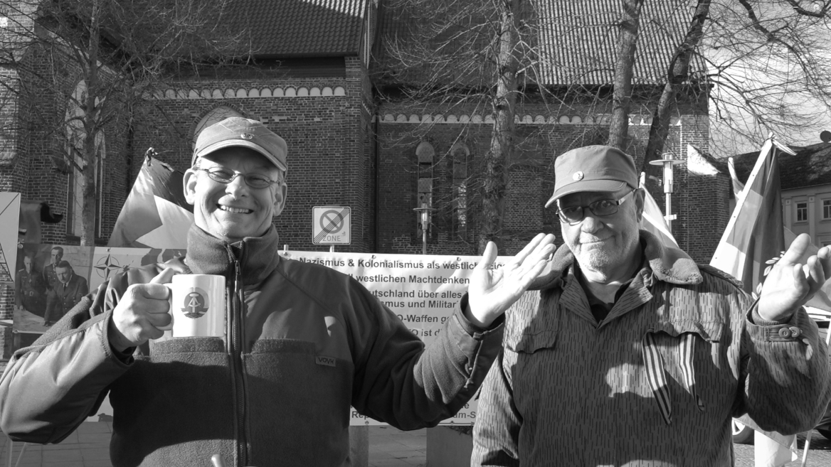 Du hast den Farbfilm vergessen... Unsere neue DDR!