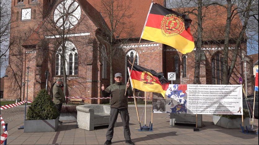 Heißes Herz, kühler Kopf und Verstand! Unsere DDR auf Wacht!