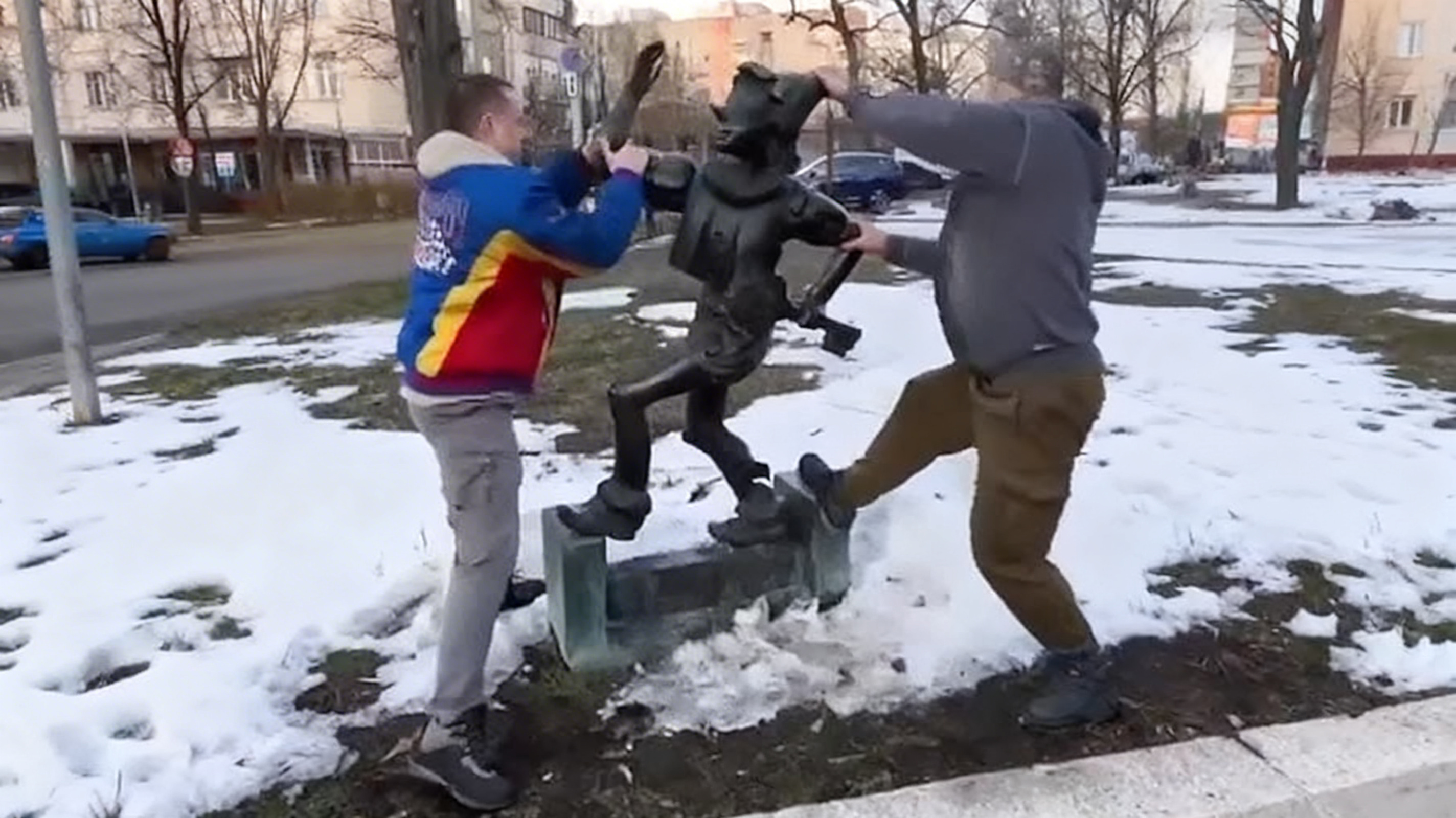 Kultur-Barbarei mitten in Europa! #Buratino #Ukraine #Kiew