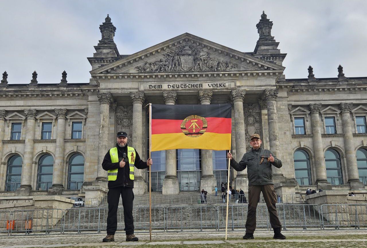 Nationalhymne der DDR! Berlin 9. November 2025